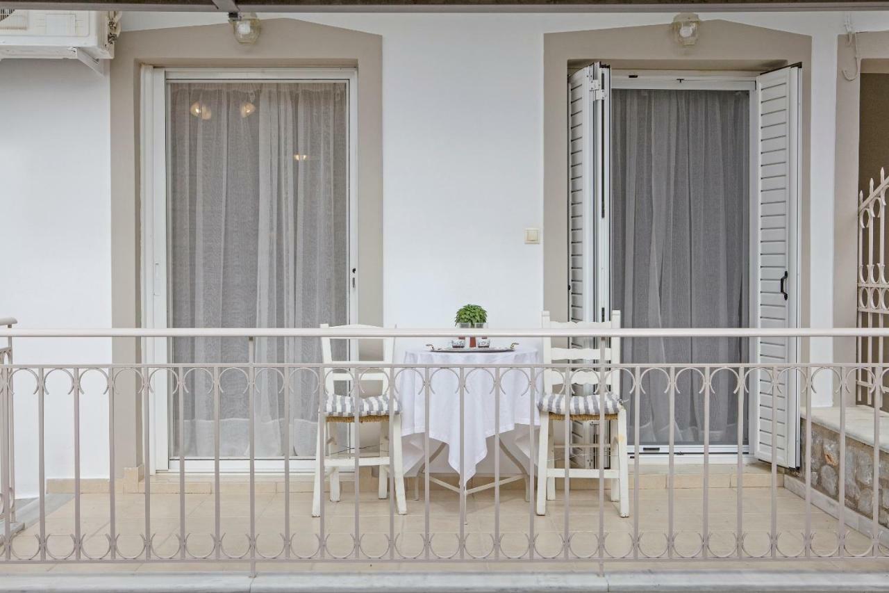 Remezzo Apartments Akrogiali Esterno foto
